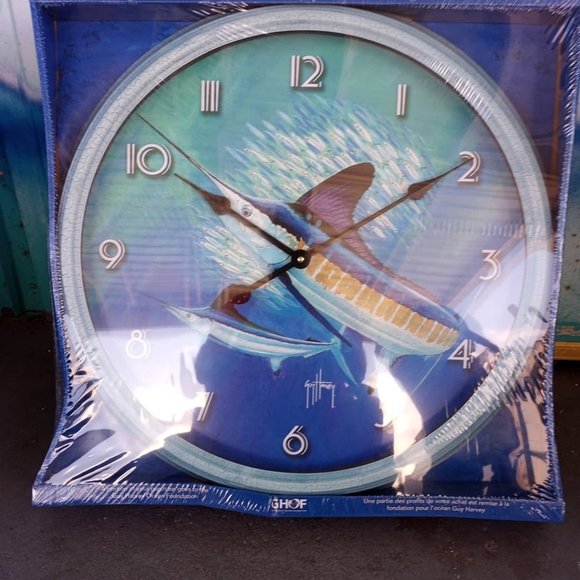 Guy Harvey 15 inch Tin Wall Clock - Picture 2 of 3